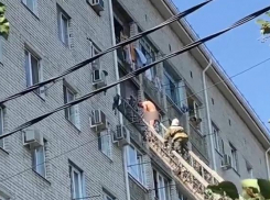 Из краснодарской многоэтажки эвакуировали голого «тарзана»