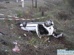 В Краснодарском крае «Мерседес Бенц» на высокой скорости въехал в «Фольксваген»