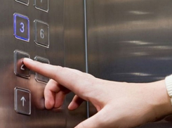 Краснодарский пенсионер с инфарктом застрял в лифте на полчаса