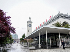 Возле железнодорожного вокзала в Сочи обнаружен труп мужчины