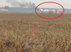 «Горящий» самолет в аэропорту Краснодара напугал горожан