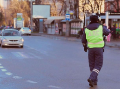 Краснодарские ДПСники через огромную пробку сопроводили женщину со схватками в роддом