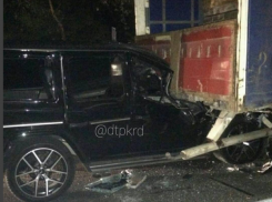  Дорогой «Гелендваген» в Сочи превратился в груду металлолома после столкновения с грузовиком 