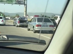  Под Горячим Ключом мужчина протаранил полицейскую машину и сбил инспектора 