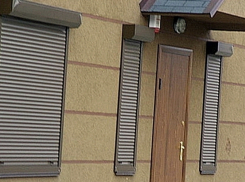 В Адыгее вандал повредил ролл-ставни торгового павильона