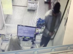 В Краснодаре мужчина совершил разбойное нападение на аптеку