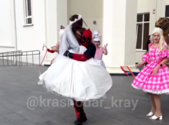 Дэдпул и тираннозавр: в Краснодаре сыграли необычную свадьбу