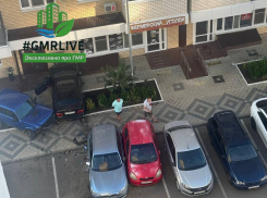 Пьяный лихач в халате снес три авто: появились новые подробности странного ДТП в Краснодаре