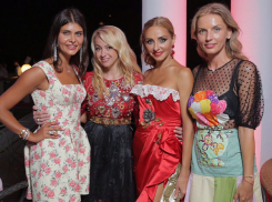 Навку раскритиковали за безвкусное платье и «колхозный» макияж