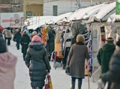 Мужчина напал на кубанский рынок с ножом, бензином и кислотой