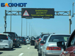 Более 680 авто не могут проехать через Крымский мост после перекрытия 