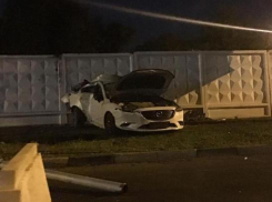 Сбежавший из дома подросток угнал иномарку и разбился на ней в Краснодаре