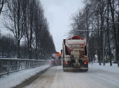 Спецтехника начала чистить улицы Краснодара от снега 