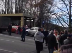 «Накипело»: в Сочи жители вышли на митинг против опасного перехода