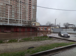 «Хуже, чем в Музыкальном»: в Краснодаре после дождя появилось море