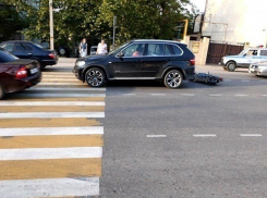 В Новороссийске мопед протаранил ВМW Х5