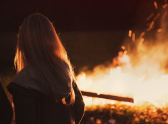 В Анапе из-за пожара возле столовой эвакуировали 11 газовых баллонов