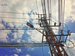 Нависающие над улицей Красной провода спрячут под землю