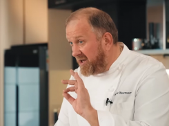 «Как может лукошко стоить 500 рублей?»: шеф-повар Константин Ивлев шокирован ценами на кубанскую клубнику