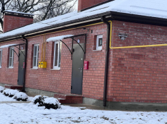 В Краснодарском крае построенные семьёй депутата дома для сирот покрылись плесенью и трещинами