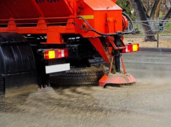 Дороги Краснодара обработали противогололедным составом 