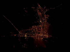 На космическом снимке ночного Краснодара город напоминает летящую птицу