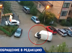 «Человек может в колодец упасть», - краснодарка об открытых люках в Музыкальном