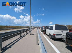 10-километровый затор парализовал движение перед Крымским мостом на Кубани