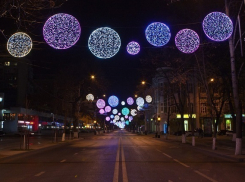 Парня ограбили посреди центральной аллеи Краснодара