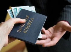 Преподавателя кубанского вуза подозревают в вымогательстве взяток с 64 студентов