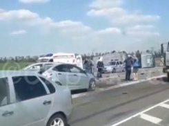 ﻿В смертельном массовом ДТП на Кубани столкнулись 7 машин