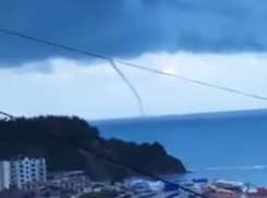 В Туапсинском районе сняли на видео бушующий смерч