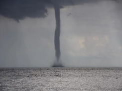 Жителей Сочи предупредили о возможном формировании смерчей над Черным морем