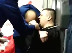 Опубликовано видео драки на самолете, севшем в Сочи 