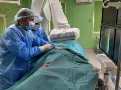 Краснодарские хирурги спасли жизнь женщине с острой ишемией