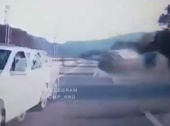 Полет «Камри» по дороге на Красную Поляну из Сочи попал на видео