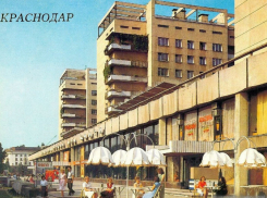 Величественное и старинное: краснодарскому Дому книги почти полвека