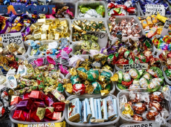 Мэрия Краснодара потратит 10 млн рублей на новогодние сладкие подарки