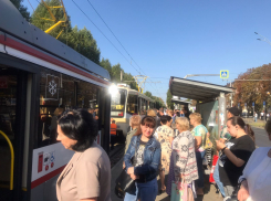 В Краснодаре люди опоздали на работу из-за очередной поломки трамвая 