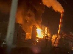 В Туапсе загорелась нефтебаза после возможной атаки БПЛА