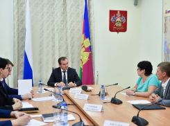 Губернатор Кубани раздал поручения по строительству дорог и освещения в крае