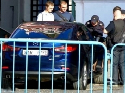 Парень из Краснодара на спор припарковал свою «Мазду» возле Кремля