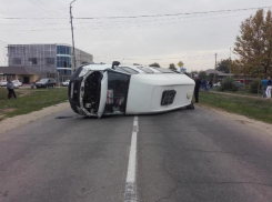 На Кубани в ДТП с маршруткой и такси пострадали восемь человек