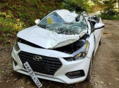 В Сочи сняли на видео наезд бульдозера на иномарку