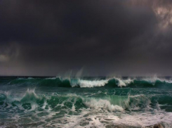 Спасатели в Сочи вытащили из моря тонущего 6-летнего ребенка 