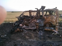 В ДТП с фурой и микроавтобусом под Славянском-на-Кубани погибли люди