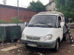  В Краснодаре ищут мужчину, который выкинул строительный мусор в неположенном месте 