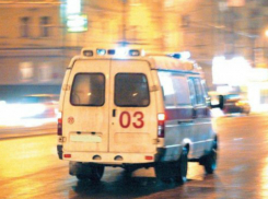 Окровавленного мужчину нашли на обочине дороги в Краснодаре