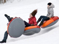 Жительница Краснодара получила травму, катаясь на надувных санках