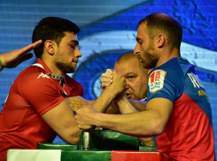 Две медали сразу: кубанский спортсмен стал чемпионом мира по армрестлингу